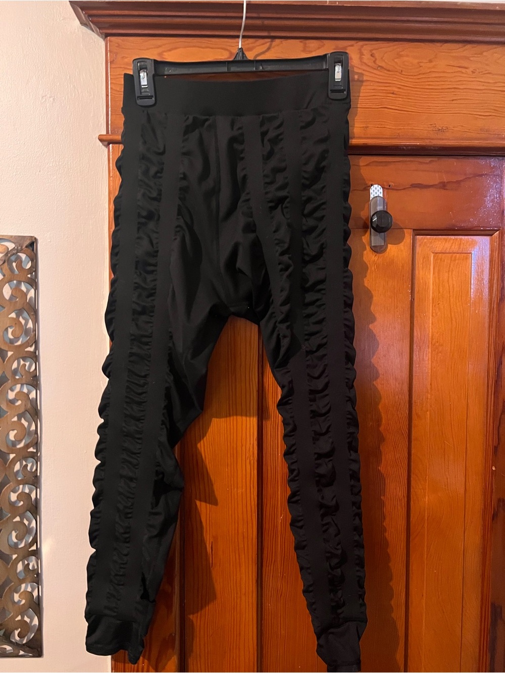 Skinnify size large leggings